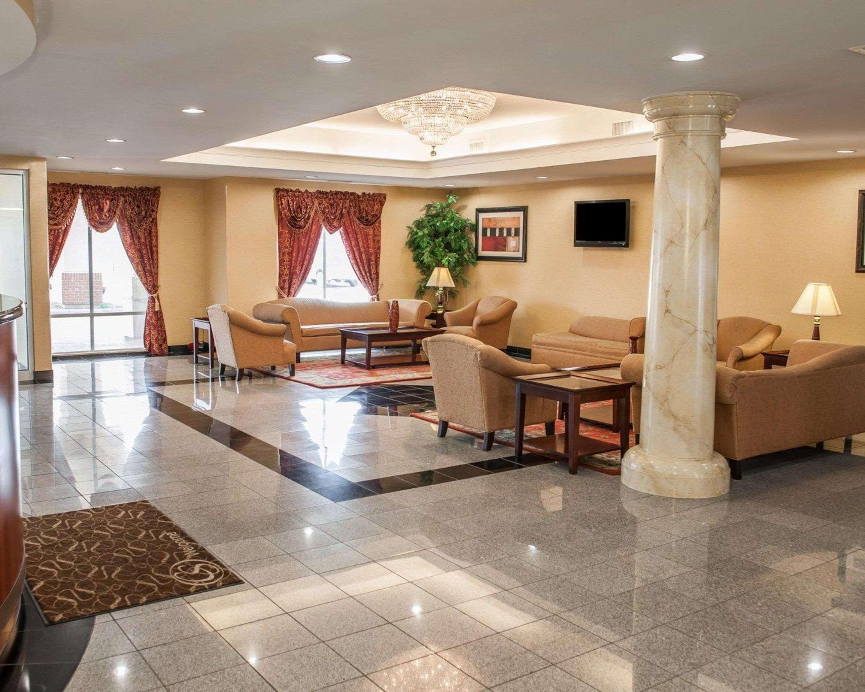 Comfort Suites Near Indianapolis Airport Exterior photo